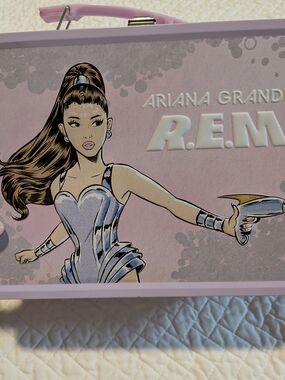 Ariana Grande R.E.M. Beauty Metal Lunchbox Case Rare Collectible